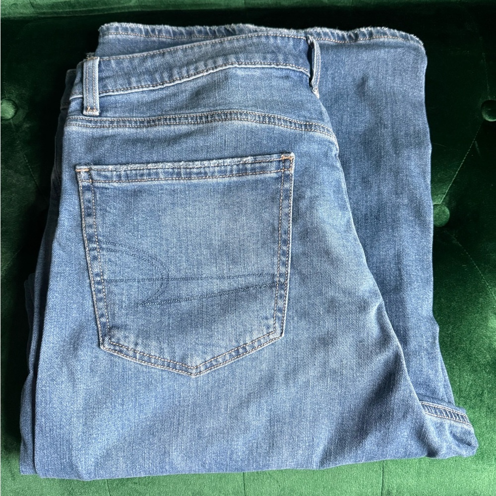 American Eagle Super High Rise Baggy Wide Leg Jeans | Size 12 Long | Light Wash - Picture 5 of 7